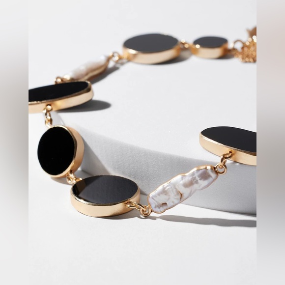 NWT WHBM Gold Pearl Short Necklace - Picture 2 of 3